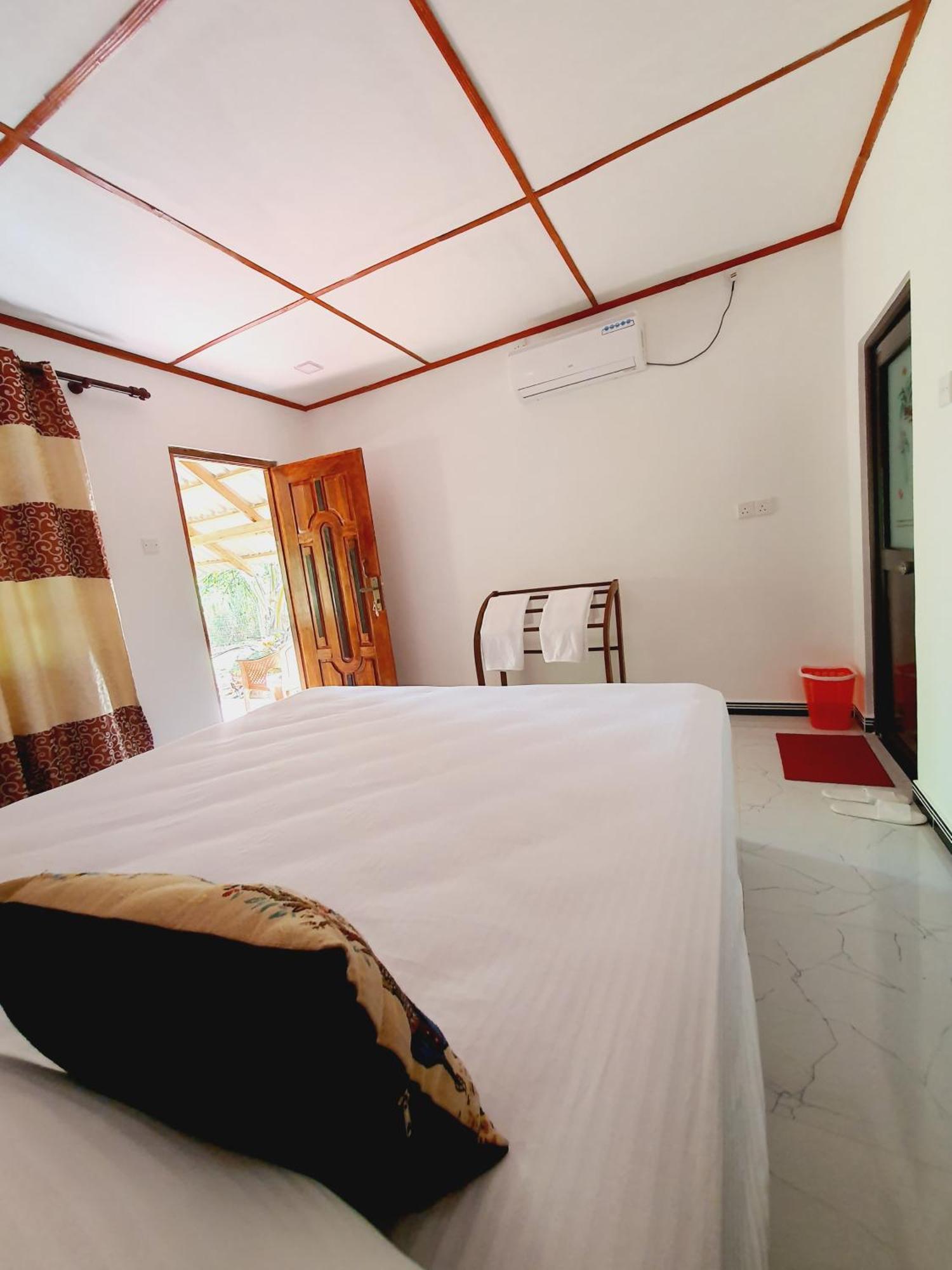 Jungle Eco Lodge & Safari Sigiriya Exteriör bild